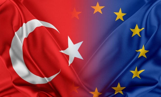 EC выступает против присоединения Турции к союзу