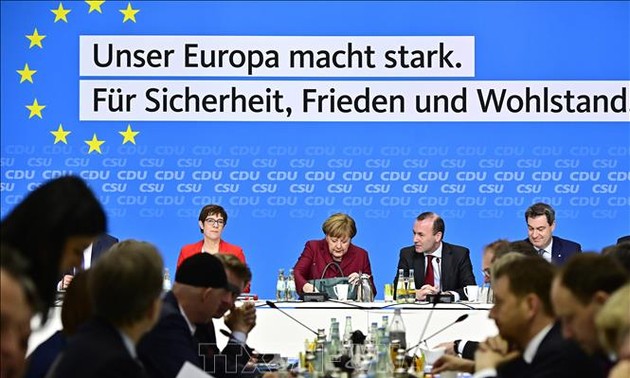 Большинство немцев желает, чтобы правящая коалиция канцлера Меркель продолжала управлять страной