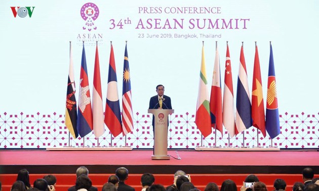 Премьер-министр Таиланда провел международную пресс-конференцию по итогам 34-го саммита АСЕАН