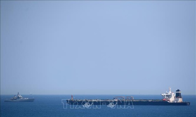 Иран потребовал от Великобритании освободить задержанный нефтяной танкер на Гибралтаре
