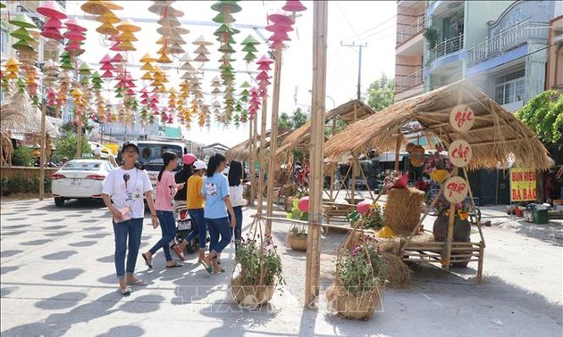 600 тысяч туристов посетили провинцию Донгтхап для участия в Неделе культуры и туризма