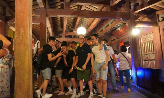 Молодые вьетнамцы-эмигранты посетили город Хойан