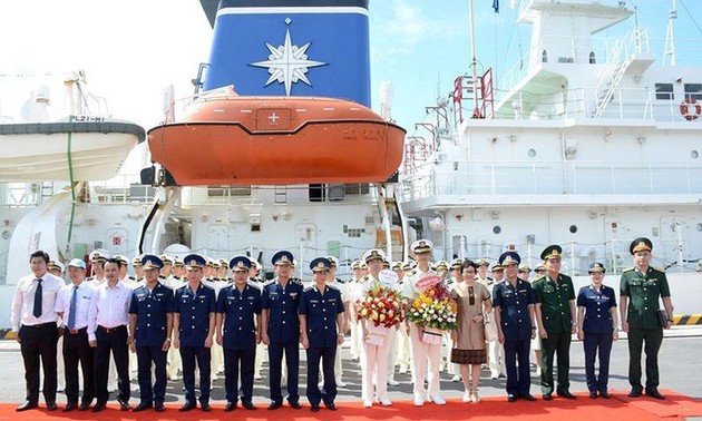 Руководители города Дананга приняли экипаж учебного корабля Береговой охраны Японии KOJIMA