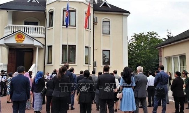 Посольство Вьетнама в Украине организовало церемонию поднятия флага АСЕАН 