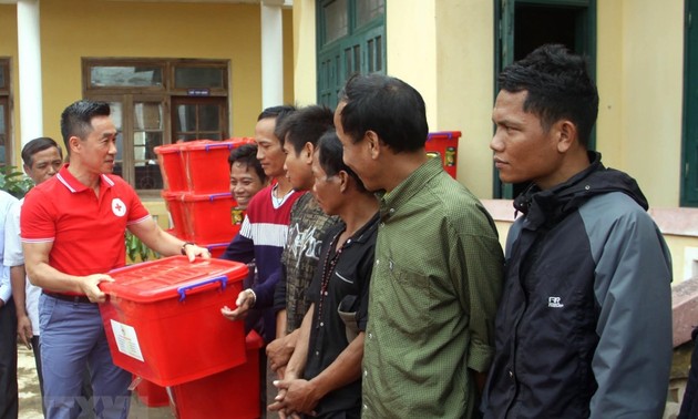 Красный Крест Вьетнама оказал гумпомощь жителям провинции Куангчи, пострадавшим от наводнений