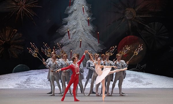 Наслаждаться искусством русского балета во время пандемии коронавируса 