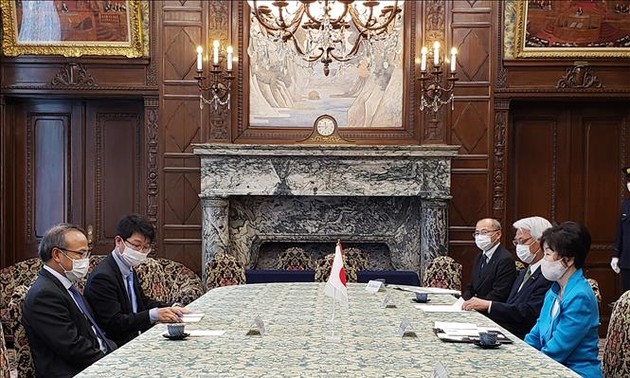 Председатель верхней палаты Японии высоко оценила сплоченность вьетнамцев в борьбе с COVID-19