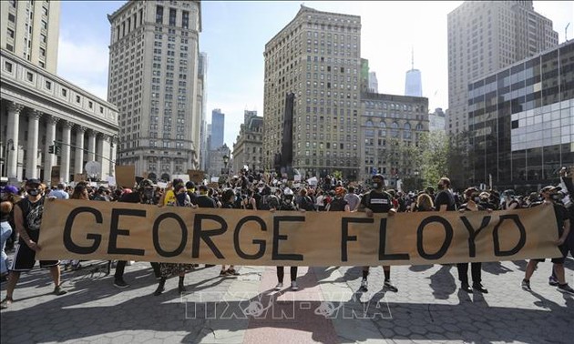 В США продолжаются массовые демонстрации в знак протеста против расизма