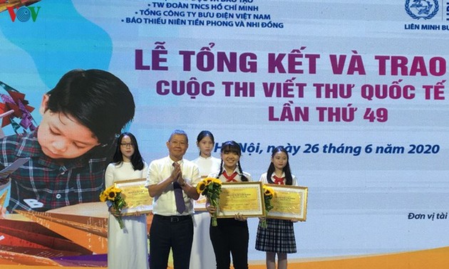 В Ханое награждены победители Международного конкурса писем UPU 2020 года