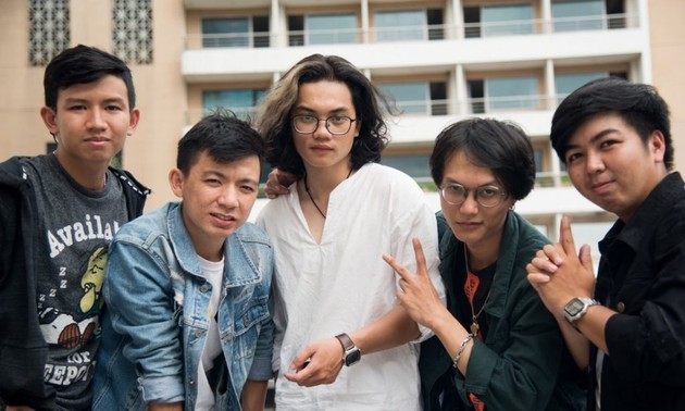 Chillies: Успешная молодая группа в обществе инди-музыки Вьетнама 