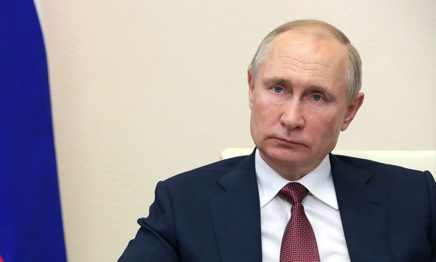 Путин поручил начать массовую вакцинацию от COVID-19 на следующей неделе