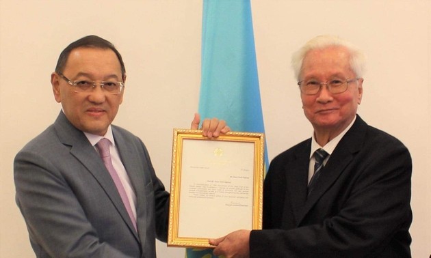 Вьетнамскому переводчику Абая вручили благодарность Президента Казахстана