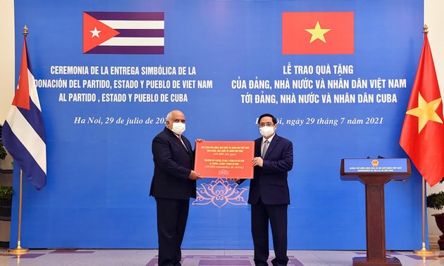 Вьетнам и Куба сотрудничают в сфере передачи технологий производства вакцин от коронавируса