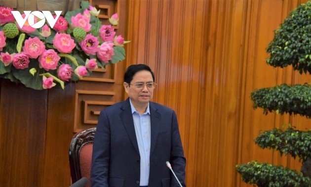 Премьер-министр Фам Минь Чинь: Вьетнам обязательно произведет вакцины и лекарства для лечения от COVID-19