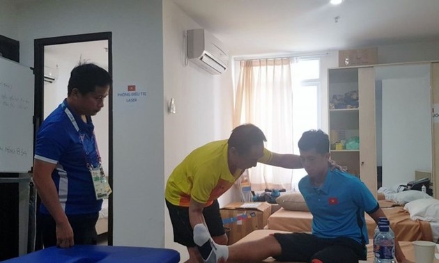 Азиатская конфедерация футбола чествовала двух вьетнамских врачей 