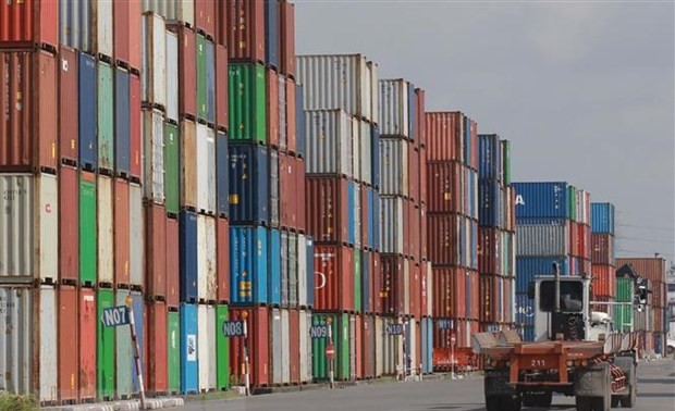 Экспортно-импортный оборот Вьетнама увеличился почти на 15% 