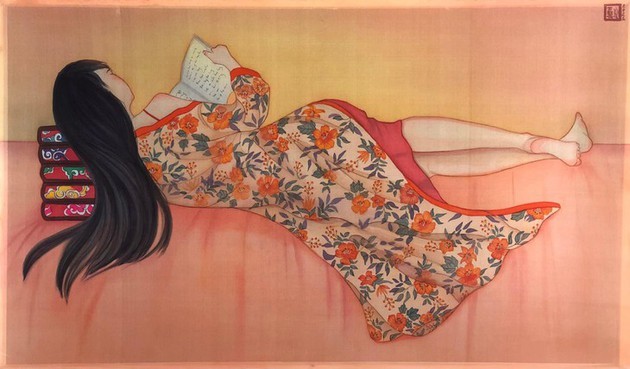 Красота «чтецов» в шелковых картинах художника Тхань Лыу