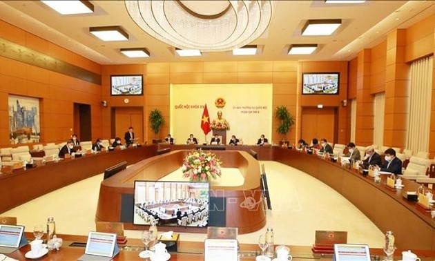 На 13-м заседании Постоянного комитета Нацсобрания Вьетнама обсуждаются важные вопросы
