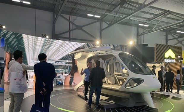 Вьетнам знакомится с новыми технологиями на Международном авиасалоне Фарнборо 2022