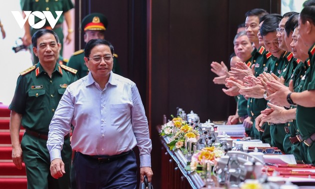 Премьер-министр Фам Минь Тинь принял участие в конференции по военной политике
