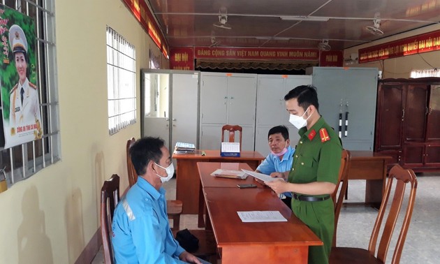 Лейтенант Чинь Хыу Де - представитель молодёжи сил общественной безопасности провинции Камау