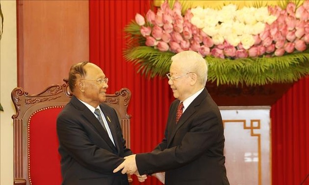 Генсек ЦК КПВ Нгуен Фу Чонг принял председателя НА Камбоджи 