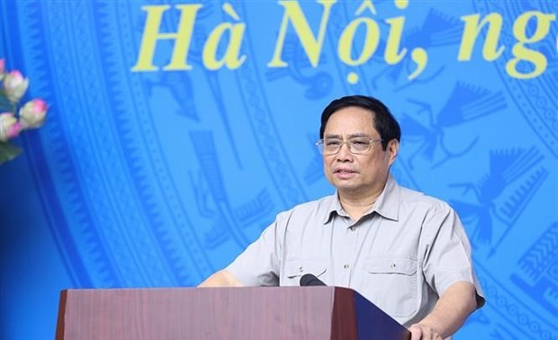 Премьер-министр Фам Минь Тинь провел Национальную онлайн-конференцию по административной реформе