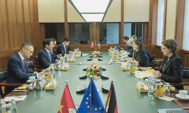 Министр иностранных дел Вьетнама Буй Тхань Шон находился в Германии с официальным визитом