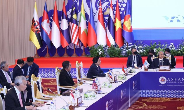 Вьетнам способствует общему успеху Саммитов АСЕАН и сопутствующих конференций