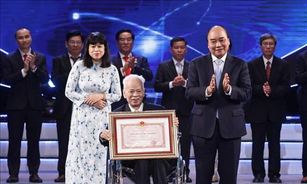 Президент Нгуен Суан Фук: Необходимо поднять премии премии им. Хо Ши Мина до мирового уровня