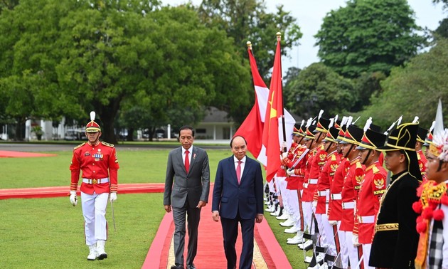 Президент Индонезии председательствовал на церемонии приема государственного уровня Президента Вьетнама Нгуен Суан Фука