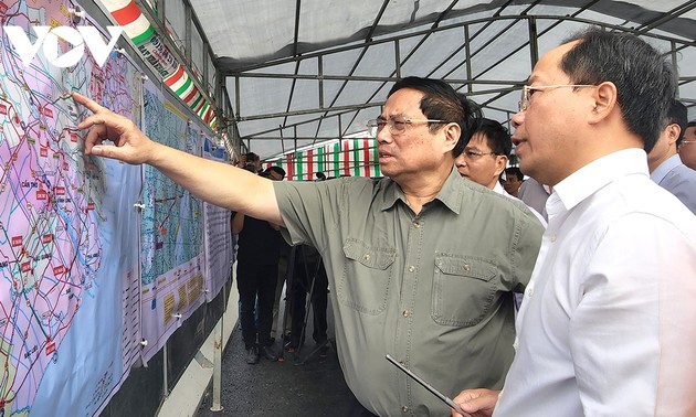 Премьер-министр Фам Минь Тинь проинспектировал реализацию проекта скоростной автомагистрали в районе дельты Меконга