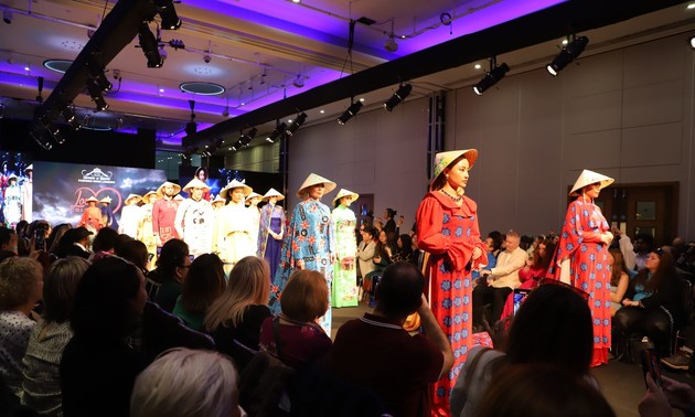 Популяризация платья аозай, культуры и кухни Вьетнама на неделе моды в Лондоне