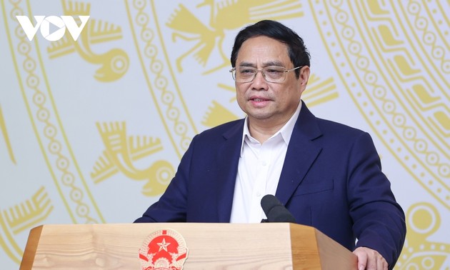 Премьер-министр Фам Минь Тинь председательствовал на национальной онлайн-конференции по освоению государственных инвестиций