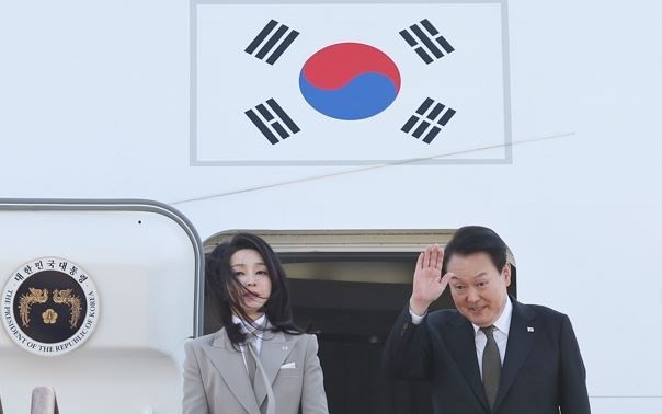 Президент Южной Кореи прибывает с визитом в Токио