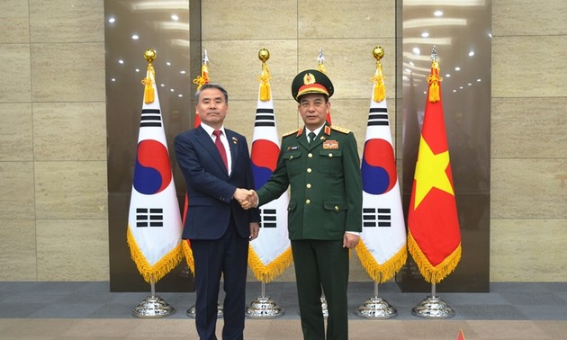 Министр обороны Фан Ван Зянг провел переговоры с южнокорейским коллегой