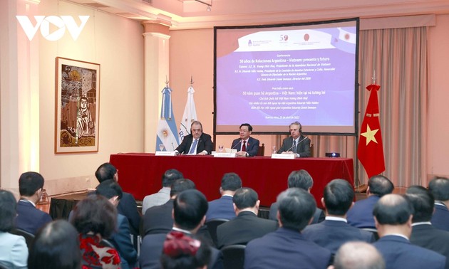 Председатель Нацсобрания Выонг Динь Хюэ принял участие в праздновании «50-летие дипломатических отношений между Вьетнамом и Аргентиной: Настоящее и будущее»