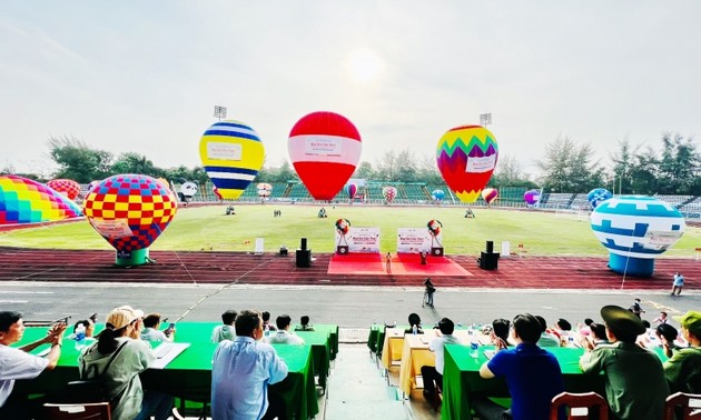 Жители города Кантхо получили опыт полета на воздушных шарах 