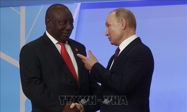 Руководители РФ и ЮАР провели телефонные разговоры 