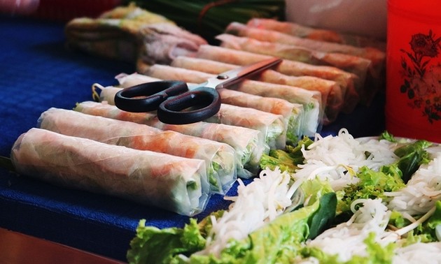 Два вьетнамских блюда вошли в топ самых вкусных легких закусок в мире 