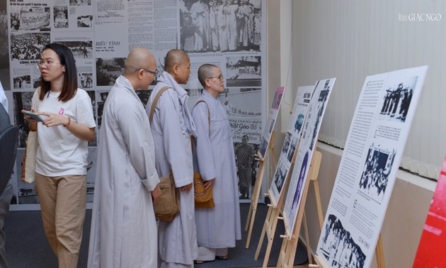 Выставка материалов прессы по буддизму «Изготовление лотоса»