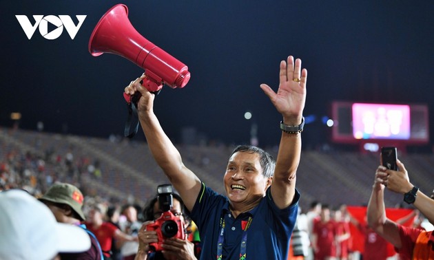 Тренер Май Дык Чунг - талантливый наставник женской сборной Вьетнама по футболу 