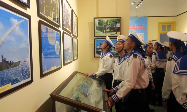 Выставка артефактов о Военно-морских силах Вьетнама