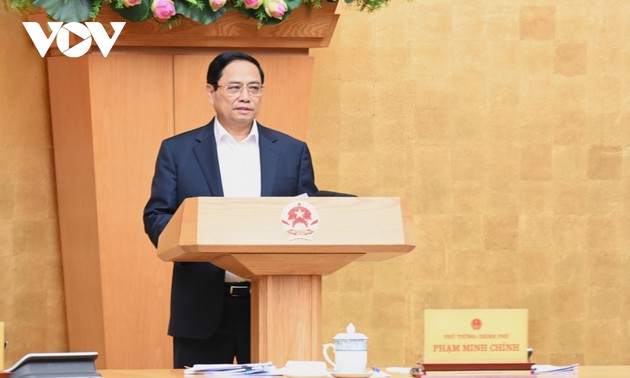 Премьер-министр Фам Минь Тинь председательствовал на правительственном заседании по законотворчеству