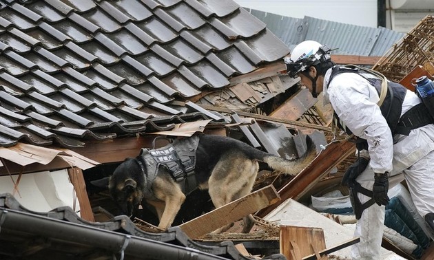 Власти Японии: число жертв землетрясения увеличилось до 84 человек, 79 пропали без вести
