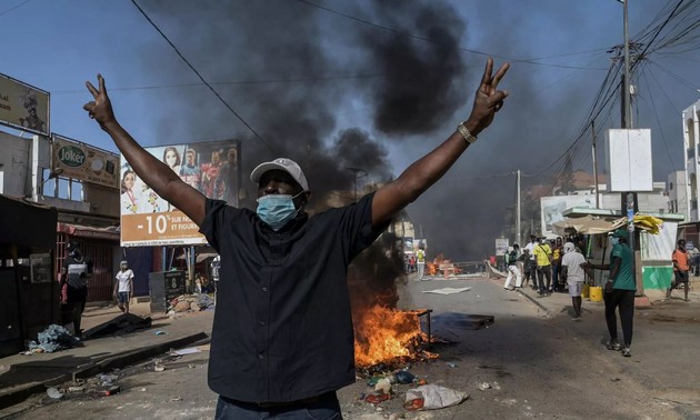 В Сенегале вспыхнула напряжённость после решения о переносе президентских выборов