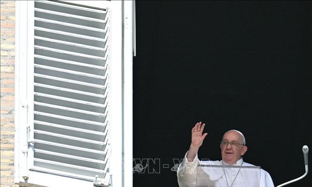 Папа Римский Франциск помолился о мире во время Пасхи