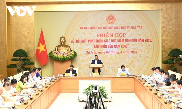 Премьер-министр Фам Минь Тинь председательствовал на заседании Государственного комитета по обновлению образования и подготовке кадров на тему «Инновации и развитие дошкольного образования»