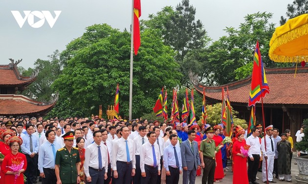 Прошла церемония поминовения прародителей Лак Лонг Куана и Ау Ко 