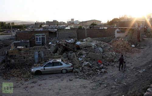 Two earthquakes in Iran kill 250 